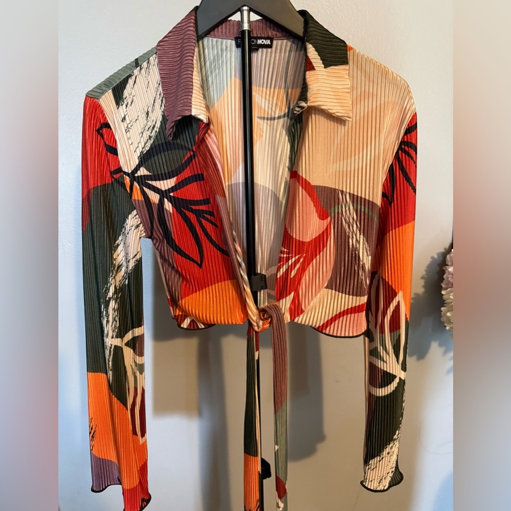 Cropped Tie-Front Blouse in Multicolor Abstract Print